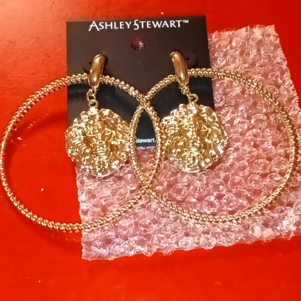⭐2 for $15⭐ Hoop gold lion head earrings